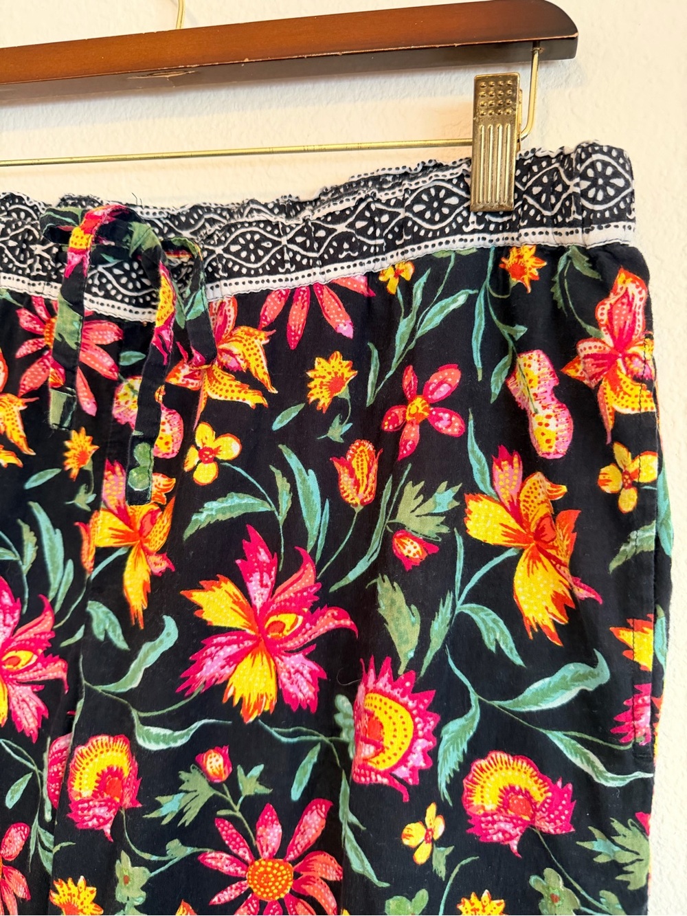 Sundance Leia cotton cropped pants, floral print, pull up draw string size L - Picture 13 of 14